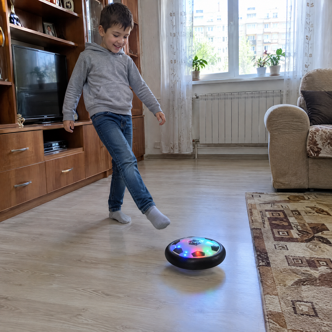 Fotbal în Casă Fără Nimic Spart — Mingea Magică Plutitoare cu Lumini LED!